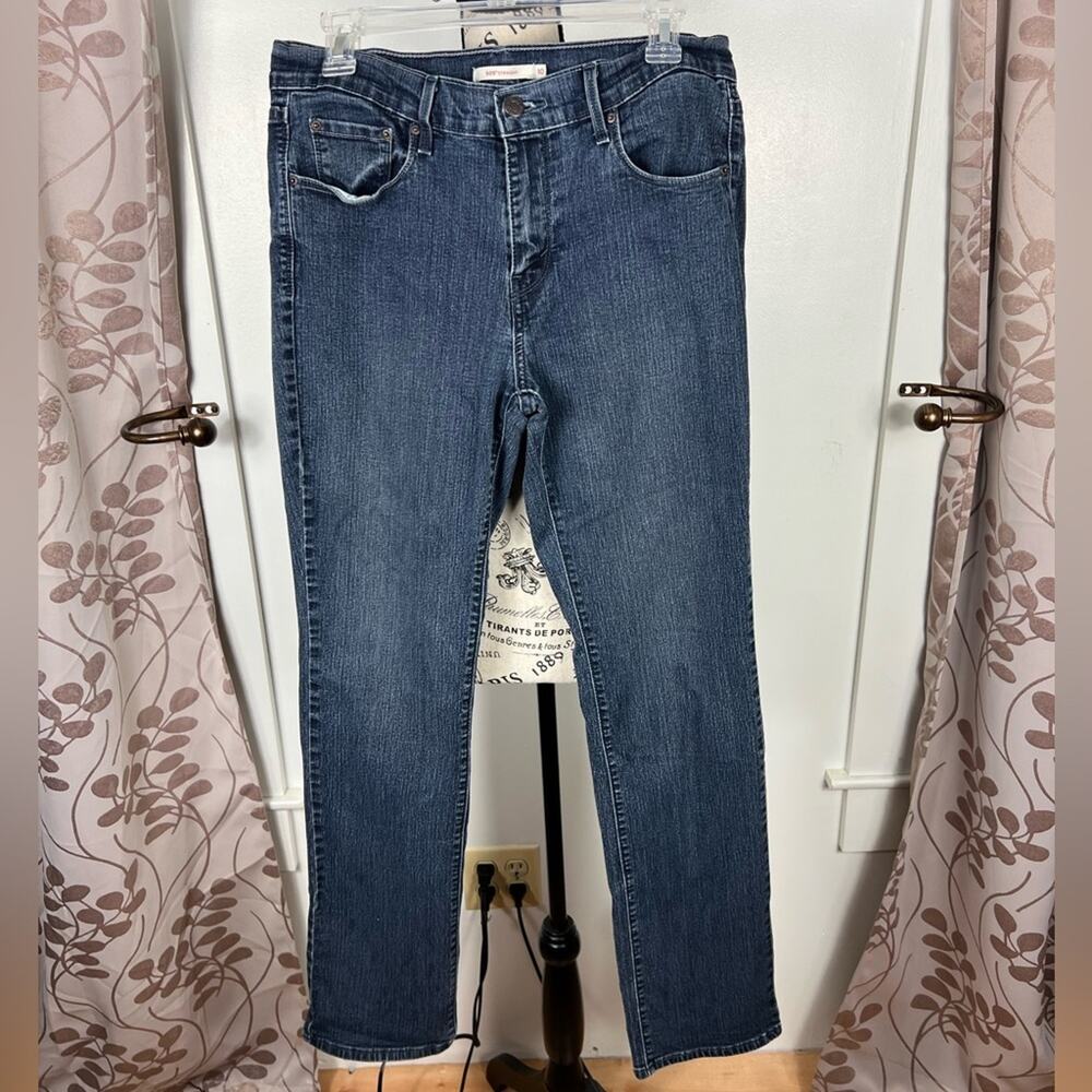 Levi’s blueish dark Wash mid rise jeans